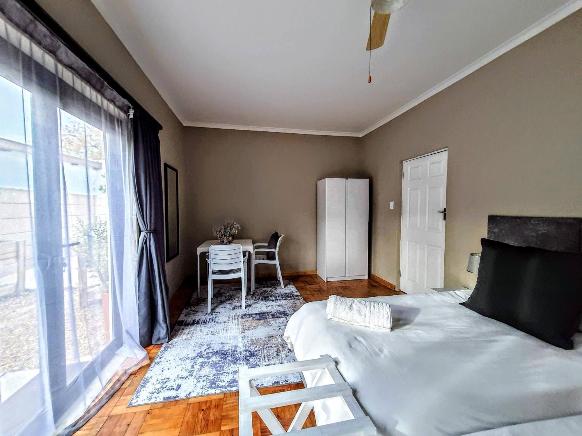 9 On Drommedaris Hotel Stellenbosch Bagian luar foto