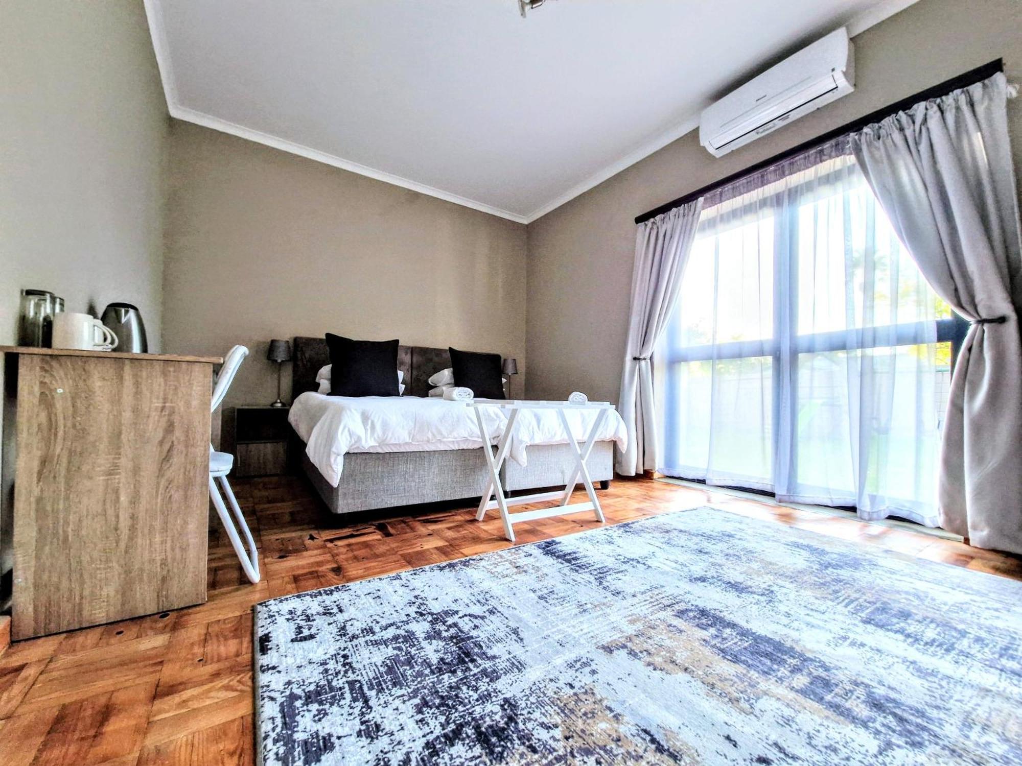 9 On Drommedaris Hotel Stellenbosch Bagian luar foto