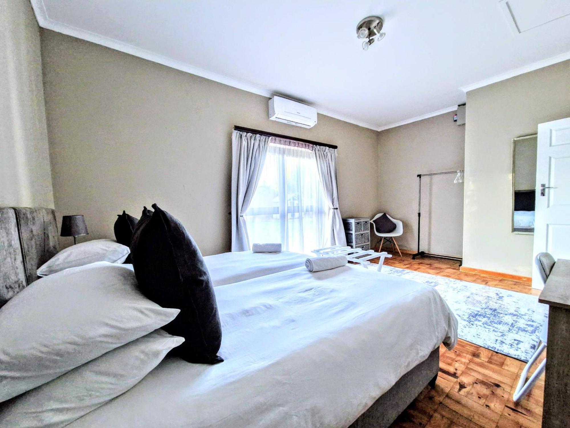 9 On Drommedaris Hotel Stellenbosch Bagian luar foto